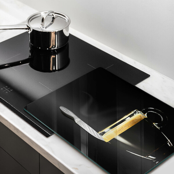 Glas Ceranfeldabdeckung Ein Glas schwarzen Kaffee