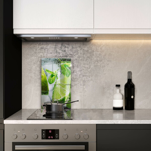 Glas Ceranfeldabdeckung Wasser mit Limette und Eis