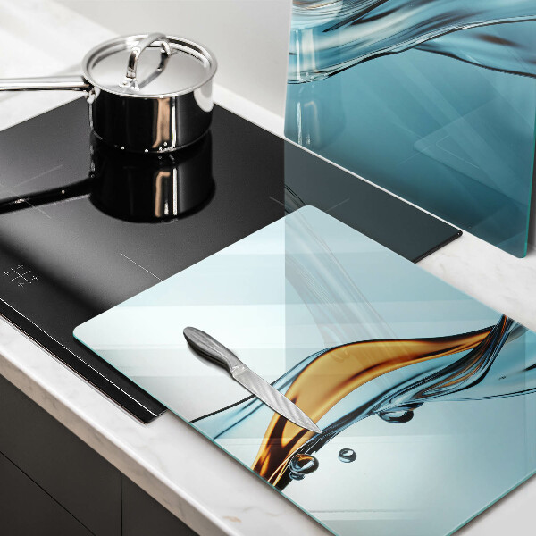 Glas Ceranfeldabdeckung Wasser auf blauem Hintergrund