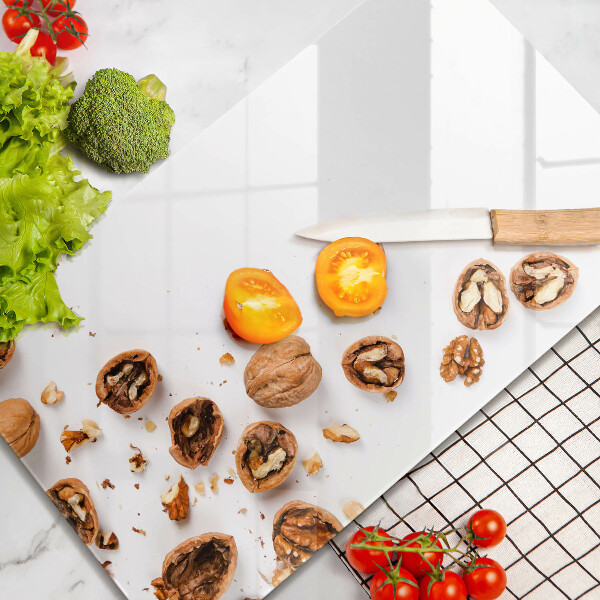 Glas Herdabdeckplatte Nüsse auf weißem Hintergrund