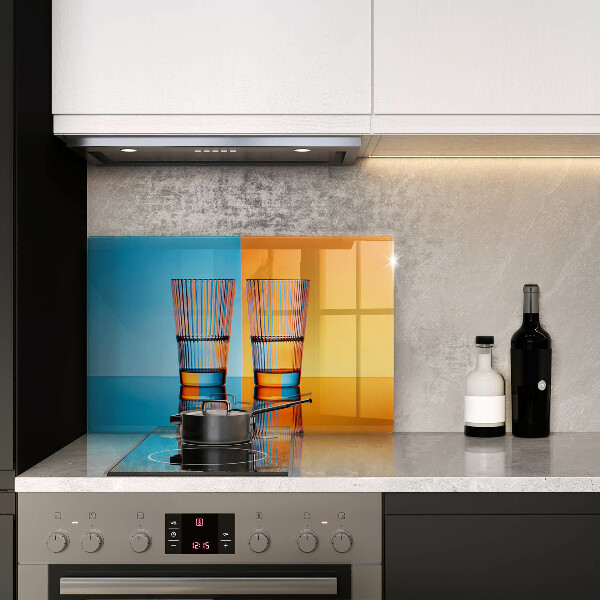 Glas Ceranfeldabdeckung Zwei Gläser Wasser