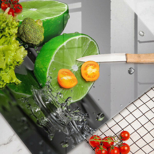 Glas Herdabdeckplatte Saftige Limetten und Wasser