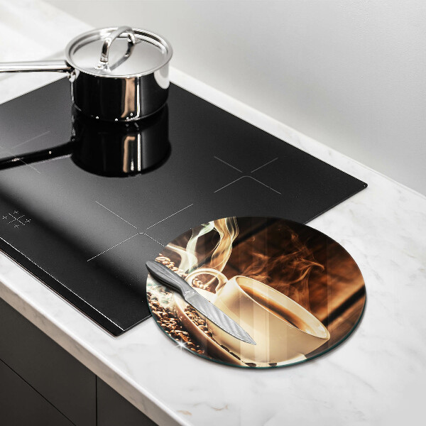 Glas Herdabdeckplatte Tasse und Kaffeebohnen