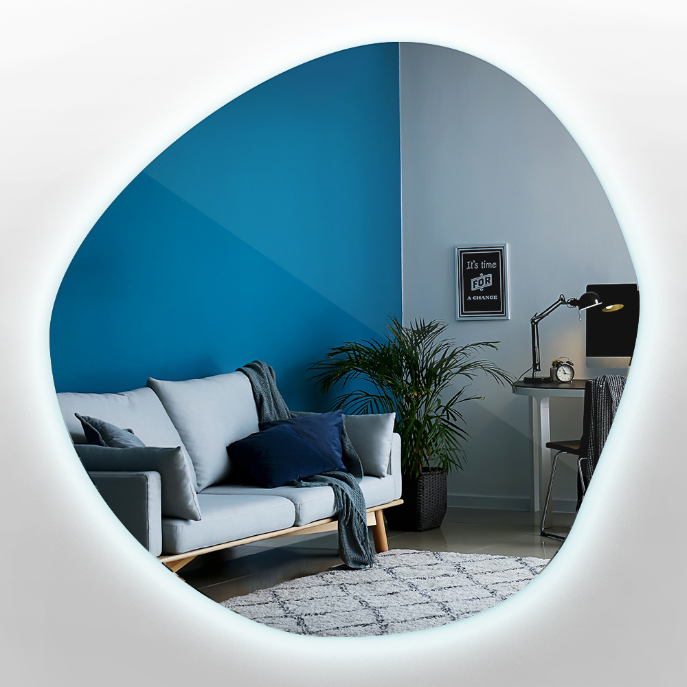 Eleganter rahmenloser LED-Spiegel in unregelmäßiger Form für stilvolles  Interieur