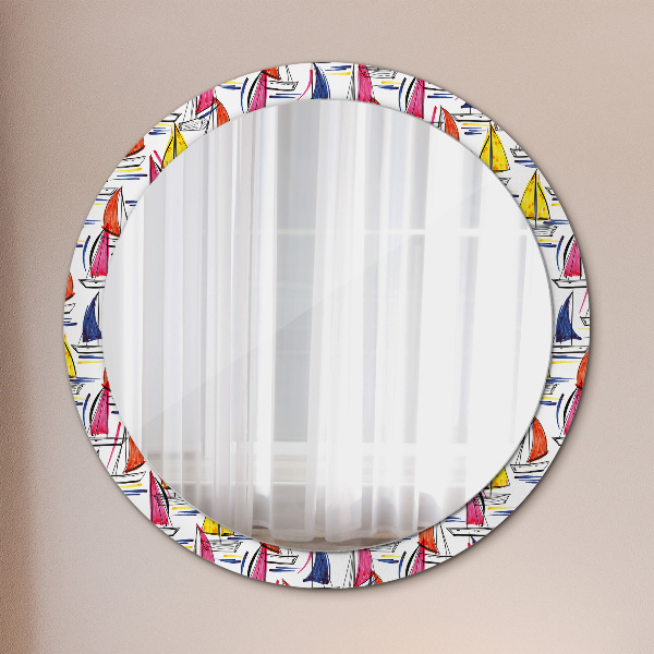 Runder spiegel mit dekorativem aufdruck Boot auf dem See