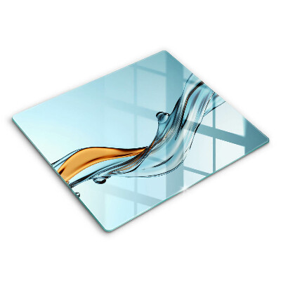 Herdplattenabdeckung Wasser auf blauem Hintergrund