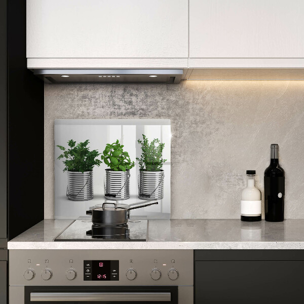 Herdplattenabdeckung Töpfe mit Kräuterpflanzen