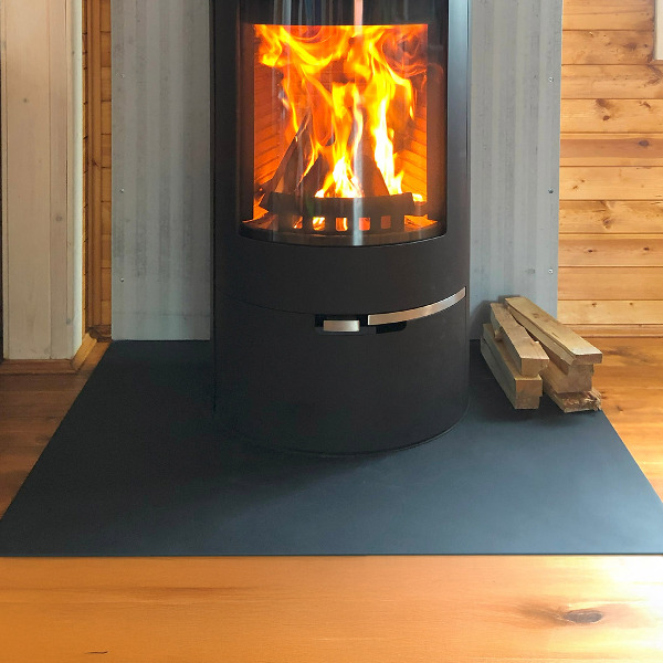 Funkenschutzplatte Kaminöfen aus Schwarzblech in rechteckiger Form 100x70 cm