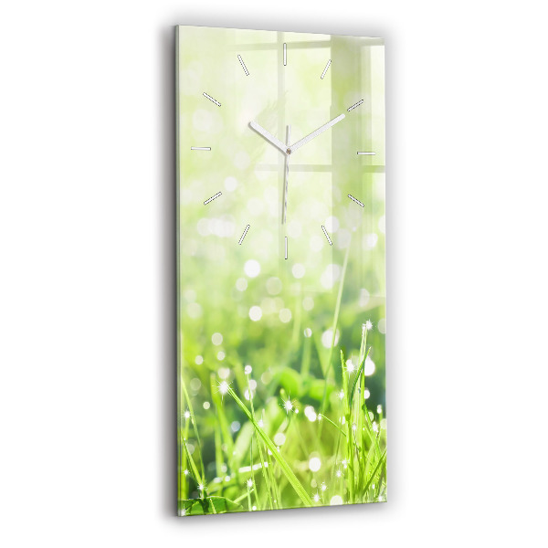 Vertikale Uhr Grünes Gras