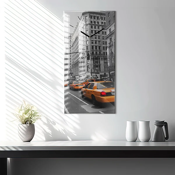 Vertikale Uhr mit motiv Manhattan und Taxis