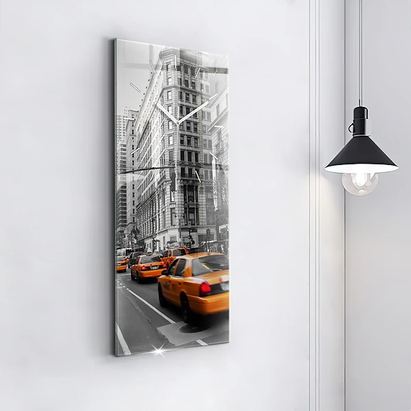 Vertikale Uhr mit motiv Manhattan und Taxis