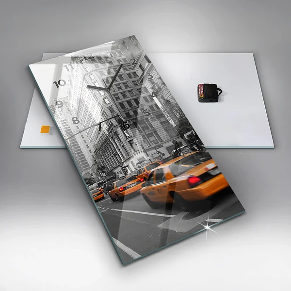 Vertikale Uhr mit motiv Manhattan und Taxis
