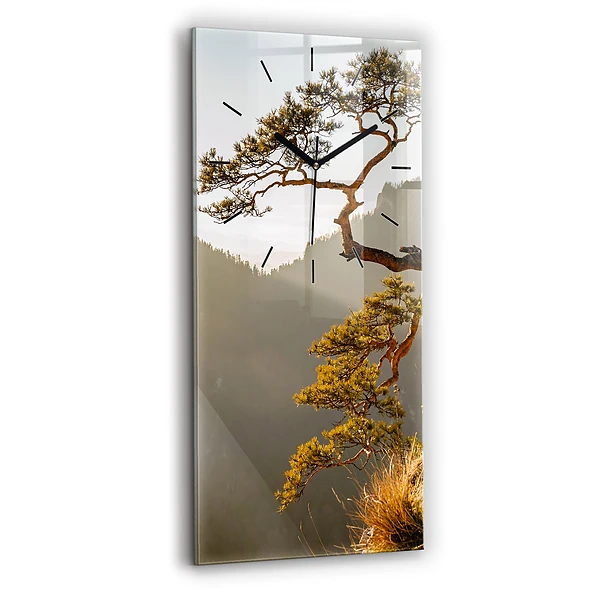 Vertikale Uhr mit motiv Baum in den Bergen