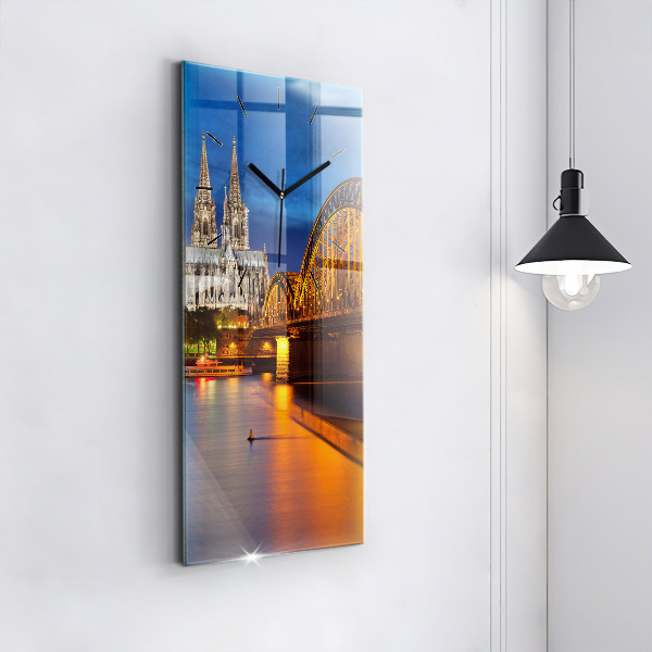 Vertikale Uhr mit motiv Brücke in Deutschland