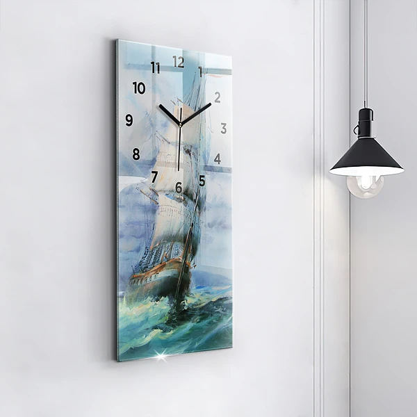 Vertikale Uhr mit motiv Schiff auf dem Wasser