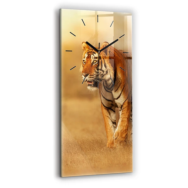 Vertikale Uhr Tiger jagen