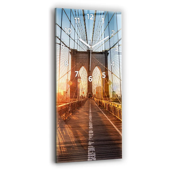 Vertikale Uhr Brooklyn-Brücke NYC