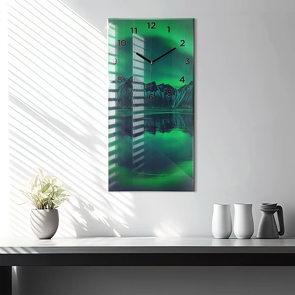 Vertikale Uhr Aurora borealis
