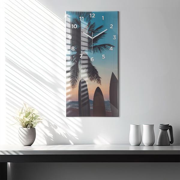 Vertikale Uhr mit motiv Surfen am Strand