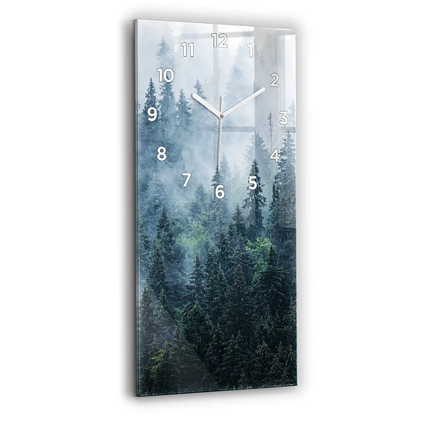 Vertikale Uhr Neblige Berglandschaft