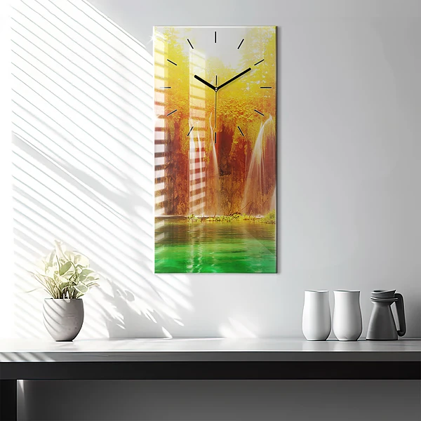 Vertikale Uhr mit motiv Blick auf einen Wasserfall