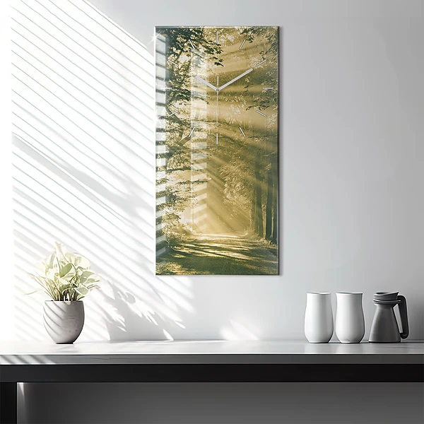 Vertikale Uhr mit motiv Sonnenstrahlen Wald