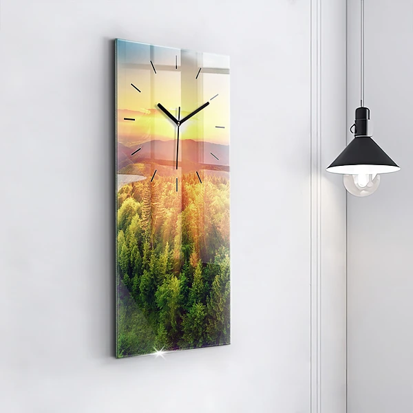 Vertikale Uhr Sonnenuntergang über den Hügeln