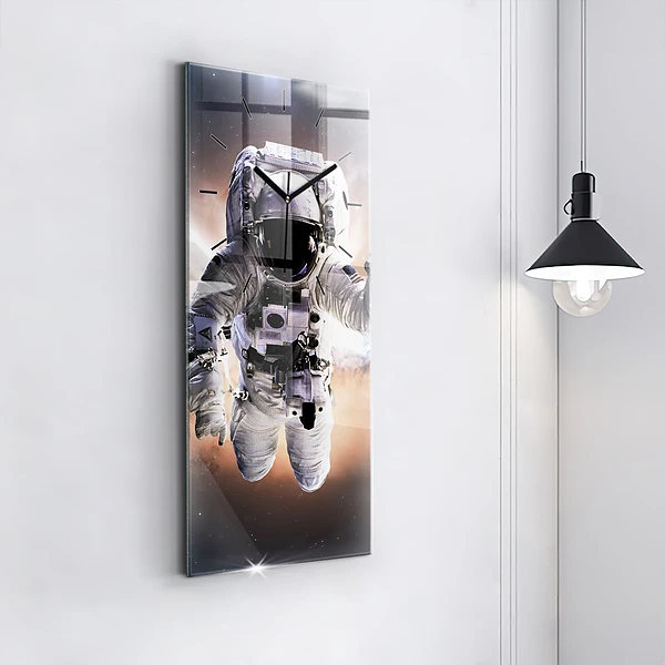 Vertikale Uhr mit motiv Astronaut im Weltraum