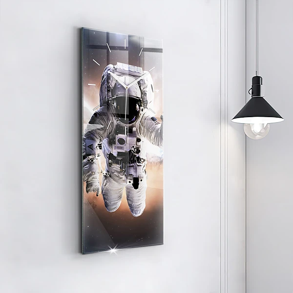 Vertikale Uhr mit motiv Astronaut im Weltraum