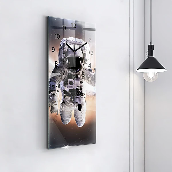 Vertikale Uhr mit motiv Astronaut im Weltraum