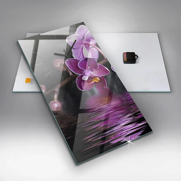 Vertikale Uhr mit motiv Orchideenblüte auf dem Wasser