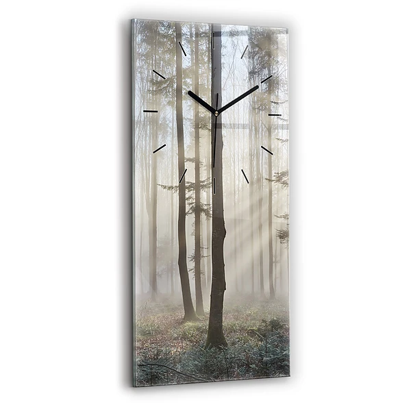 Vertikale Uhr Wald im Nebel