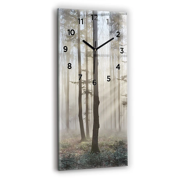 Vertikale Uhr Wald im Nebel