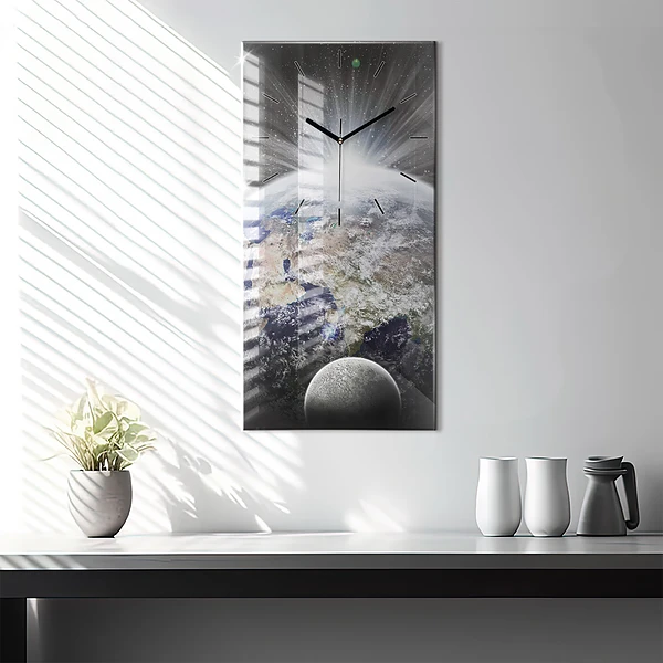 Vertikale Uhr Die Erde der Mond die Sonne
