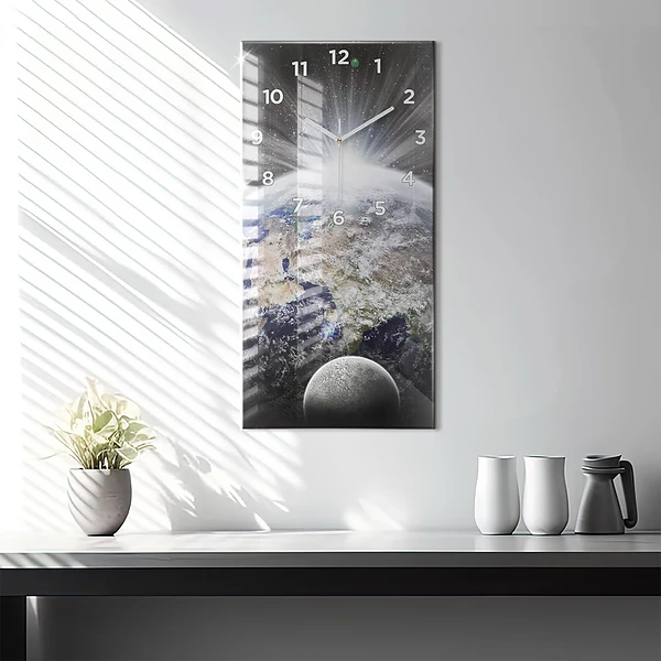 Vertikale Uhr Die Erde der Mond die Sonne