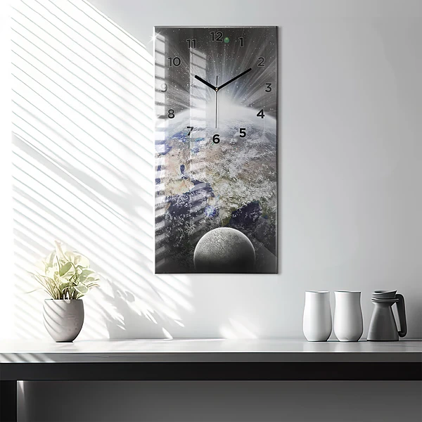 Vertikale Uhr Die Erde der Mond die Sonne