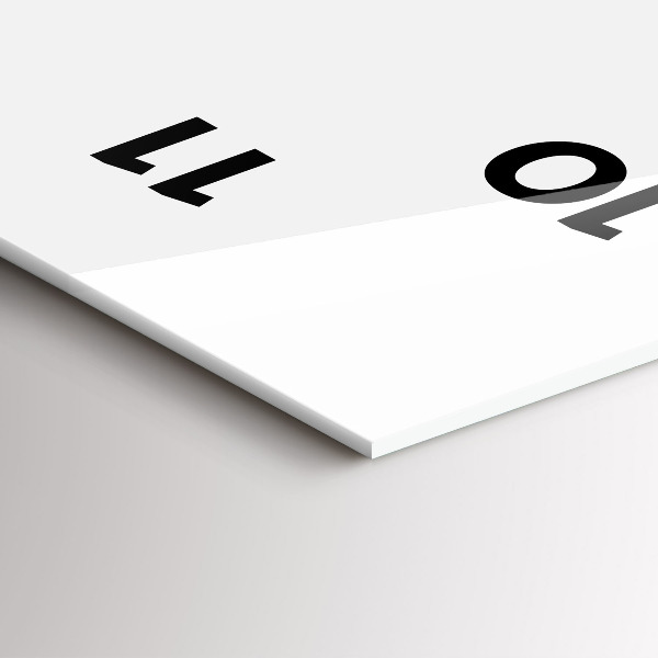 Vertikale Uhr Auto und Schild Surfen