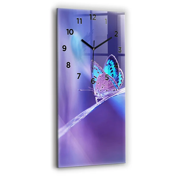 Vertikale Uhr Schmetterling auf Gras