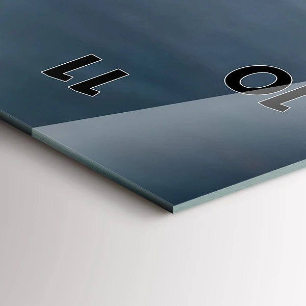 Vertikale Uhr Mann auf Motorrad