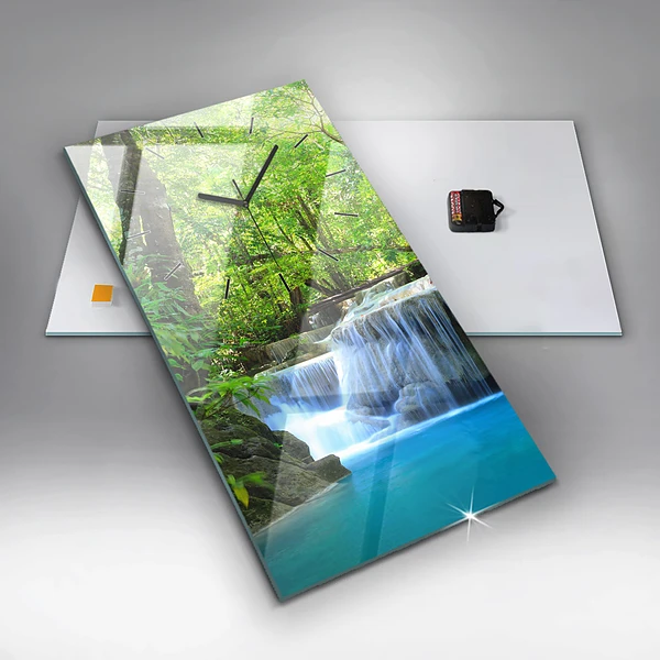 Vertikale Uhr mit motiv Wasserfall im Wald
