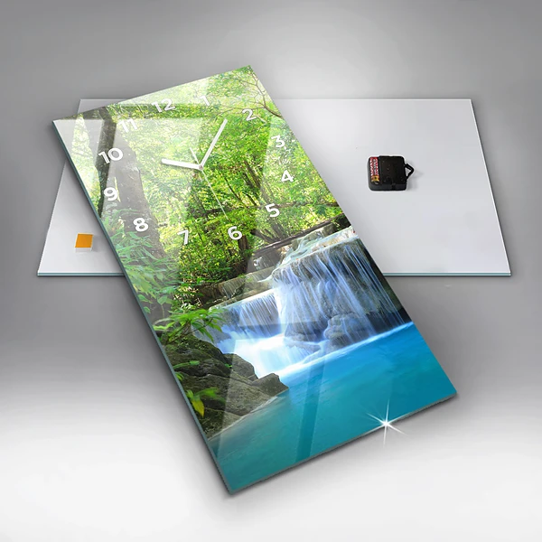 Vertikale Uhr mit motiv Wasserfall im Wald