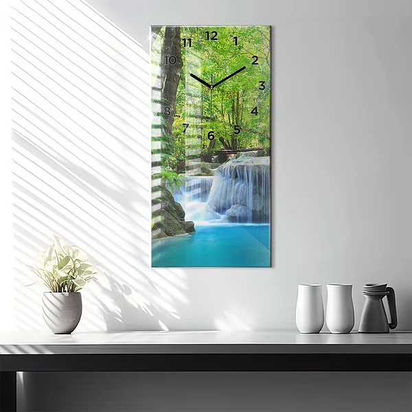 Vertikale Uhr mit motiv Wasserfall im Wald