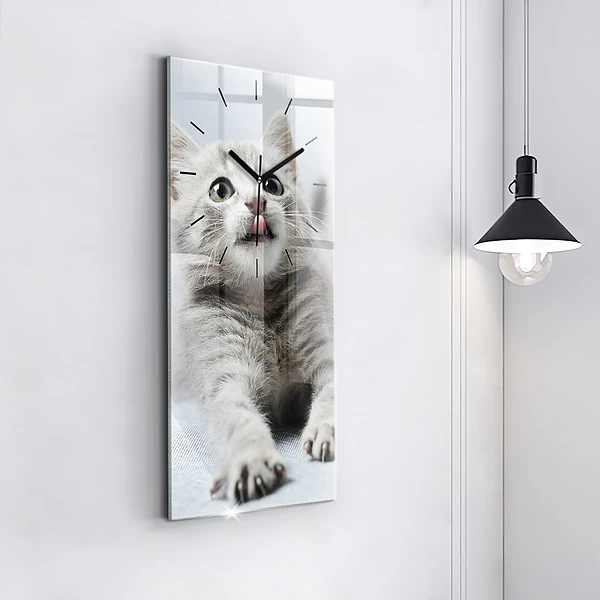 Vertikale Uhr mit motiv Katze auf dem Sofa