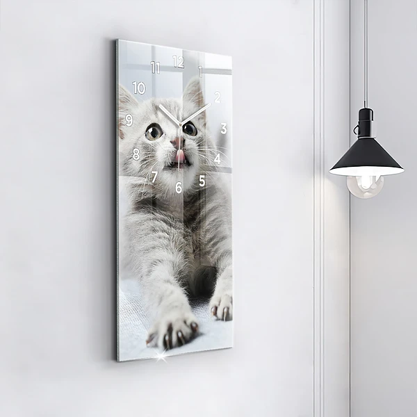 Vertikale Uhr mit motiv Katze auf dem Sofa