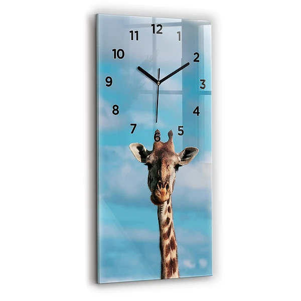 Vertikale Uhr Große Giraffe vor einem Himmelshintergrund