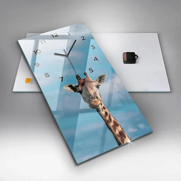Vertikale Uhr Große Giraffe vor einem Himmelshintergrund