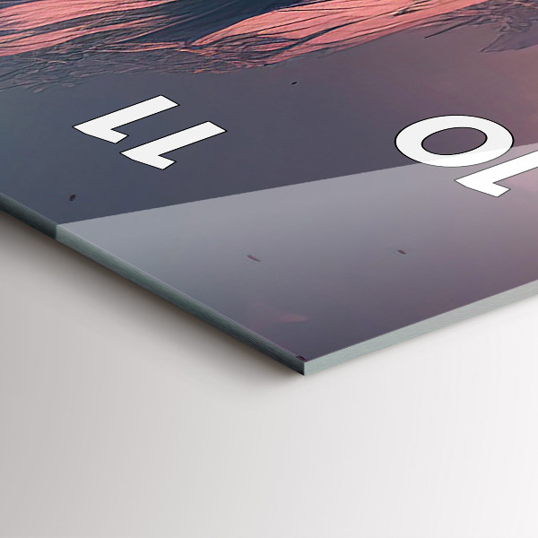 Vertikale Uhr Magischer Wald und Gebirge