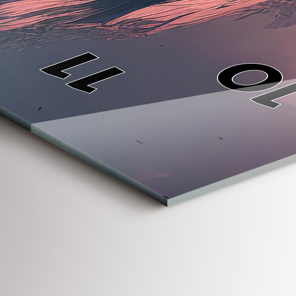 Vertikale Uhr Magischer Wald und Gebirge