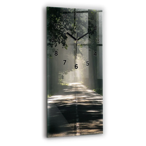 Vertikale Uhr Waldweg und Sonnenschlieren