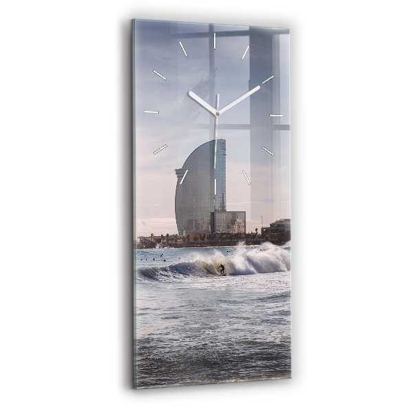 Vertikale Uhr Surfer in Barcelona